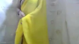 Desi bhabhi exposing big boobs on webcam