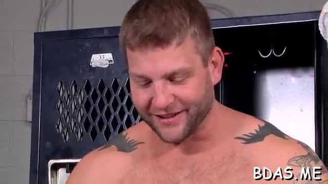 Beefy anal in the lockers